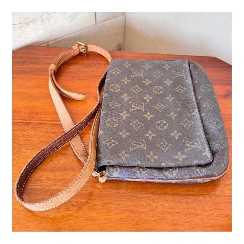 💚STYLISH💚LOUIS VUITTON MUSETTE TANGO SHOULDER BAG - Picture 2 of 16